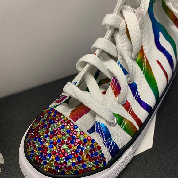 Girls converse - Picture 2 of 4